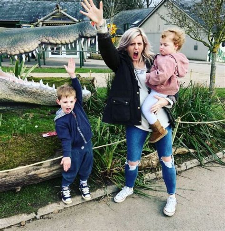 
Harry Maguire is Married to Wife: Fern Hawkins. Kids. 
