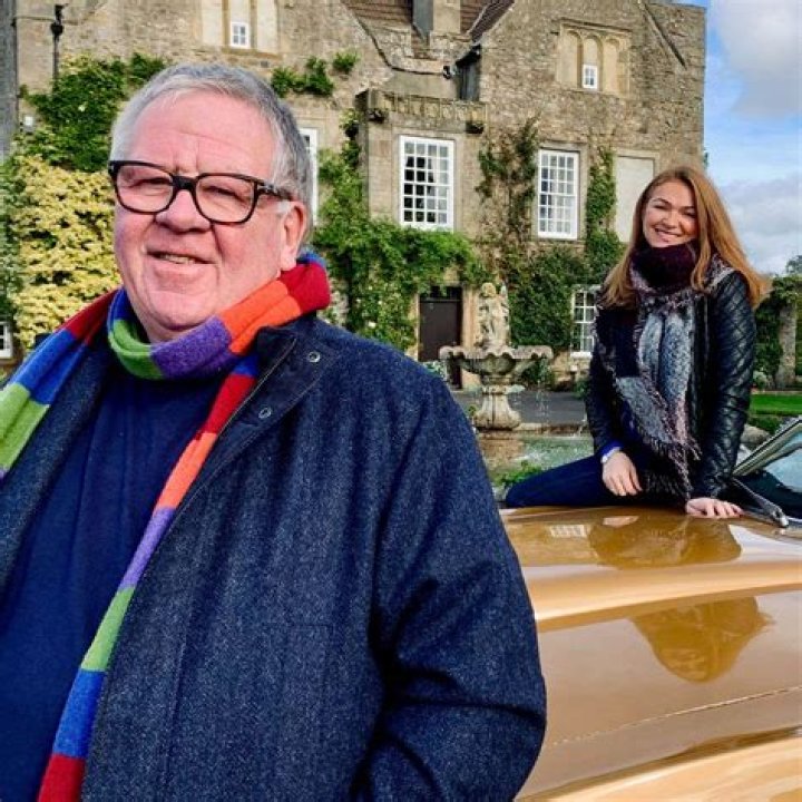 
Steven Moore Antiques Road Trip Wikipedia, His Partner and Family – Is He Married? 